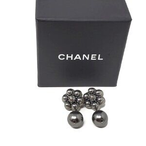100% Authentic CHANEL Dark Grey CC Pearl Stud Earrings 370-082825